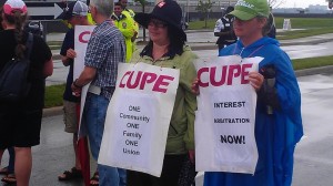 CUPE solidarity picket - Photo by Murray Cooke 