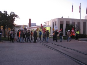 Picket line at NGF, 255 York Street, Guelph. October 9