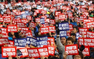 KCTU members protesting the U.S.-Korea FTA in November 2011